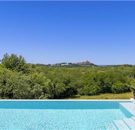 Luxury 4-Bedroom Villa with generous sized Infinity Pool near Buje, Istria. Sleeps 8